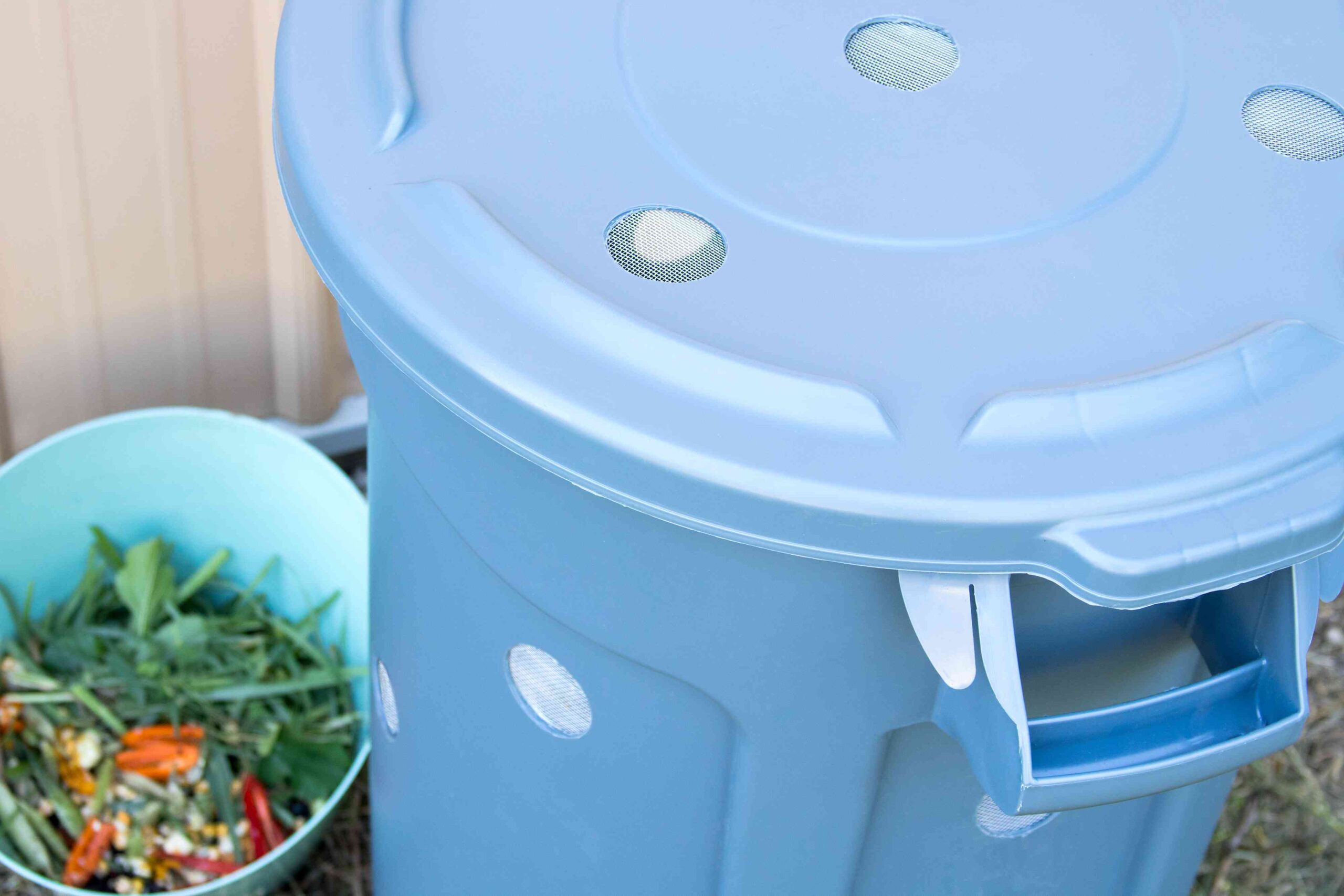 Learn to Assemble and Use a Trash Can Composter